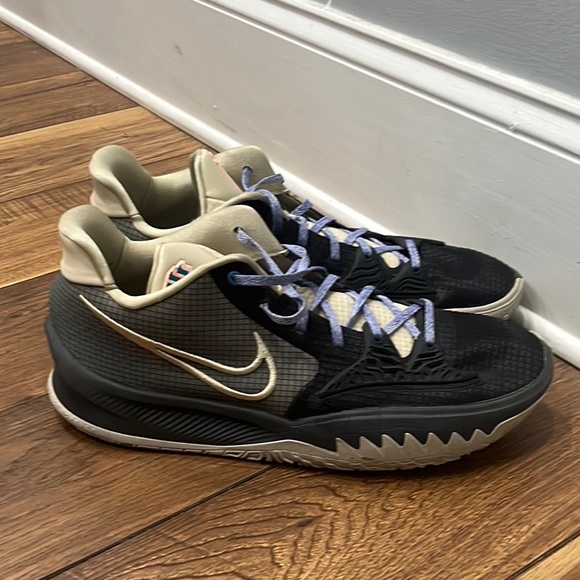 Nike Kyrie - Picture 5 of 7